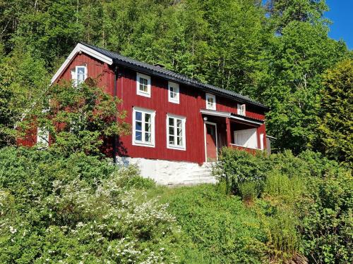 Фасада на хотела, Gammalt Fiskarhus Av Mjosundet I Aure in Mjosundet