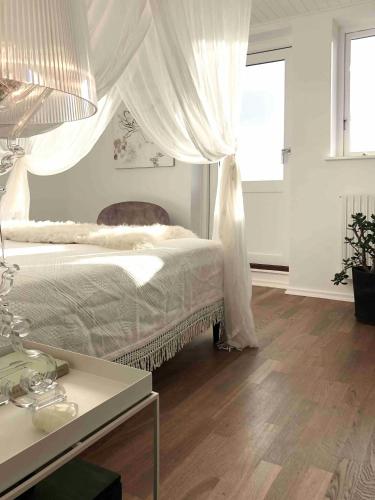 ทัศนียภาพภายนอกโรงแรม, Idyllic House With Cliff Formations And Ocean View in ซันด์วิก