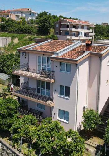 Kasneci Apartments - image 2