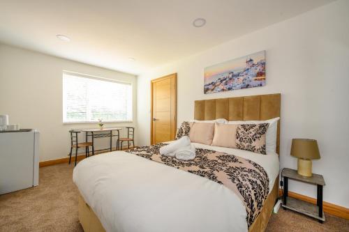 RD7B - Cozy Double Room in West Yorkshire in Batley