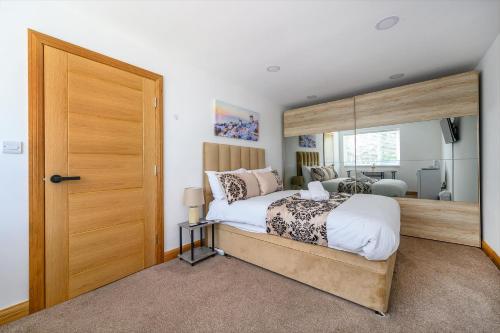 RD7B - Cozy Double Room in West Yorkshire in Batley