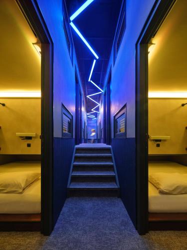 The Hyve Capsule hostel Amsterdam - image 12