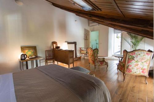 Suite with Terrace image 4