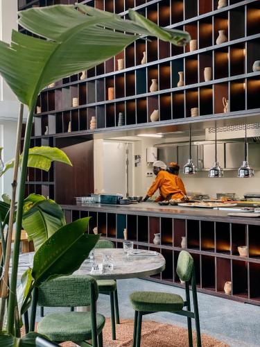 อาหารและเครื่องดื่ม, ONOMO ALLURE ABIDJAN BAOBAB near สนามบินปอร์ตบูเอต์