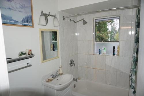 Ducha, Hotel Room 2 in Coquitlam (BC)