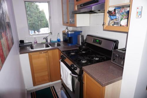 Hotel Room 2 in Coquitlam (BC)