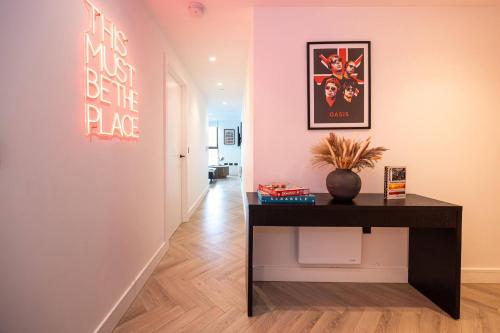 Supernova Suite I Luxury 2BR I Private Balcony I City Centre, Manchester (foto 6)