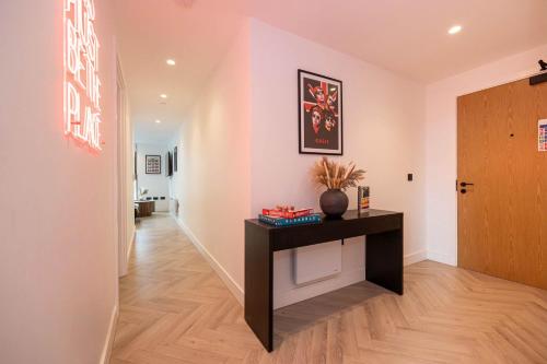 Supernova Suite I Luxury 2BR I Private Balcony I City Centre, Manchester (foto 7)