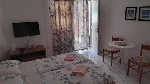 One-Bedroom Apartment image 6
