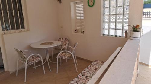 One-Bedroom Apartment image 4