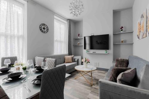 Artistic and Charming 3BR 2Bath House Marylebone