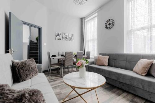 Artistic and Charming 3BR 2Bath House Marylebone - image 7
