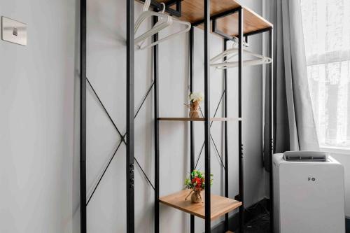 Artistic and Charming 3BR 2Bath House Marylebone - image 2