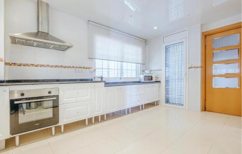 Konyha, Lovely Home In Segur De Calafell in Cunit