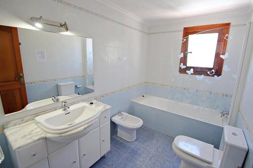 Emilia - holiday home with ocean view and private pool in Benissa - image 5