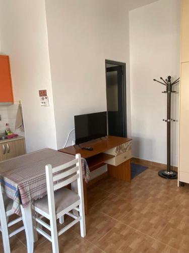 Family Room image 6