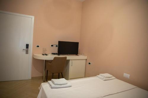 Deluxe Double Room image 10