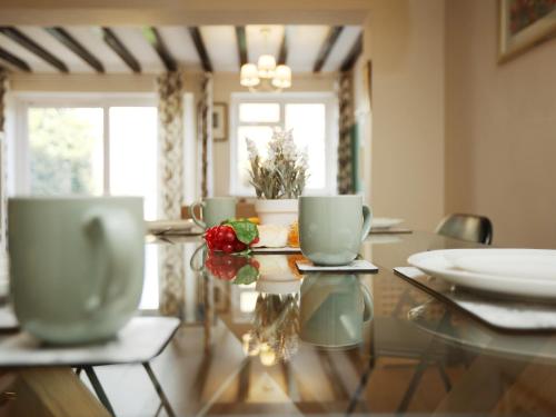 Mount Rd By N And N Stays Ltd, Perfect for contractors and workers close to local amenities, large driveway, fast wifi, Bath