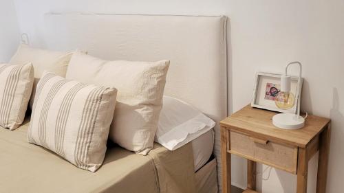 One-Bedroom Apartment image 6