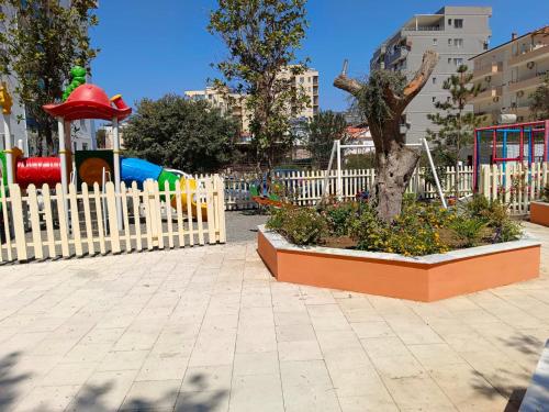 遊戲區, U laguny 612, Shëngjin Albánie (U laguny 612, Shengjin Albanie) in 薩克斯