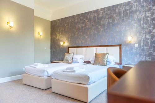 2 twin beds