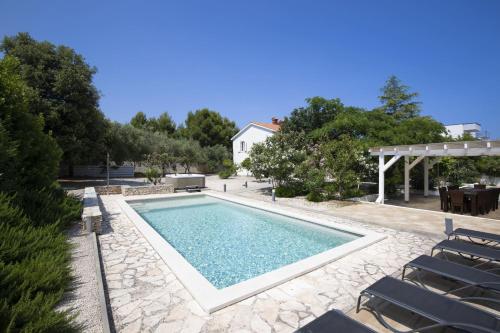 Villa Donna - holiday house for relaxation with pool, sauna, jacuzzi & biliards, Ližnjan - Istra - Location, gîte - Ližnjan