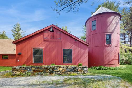 The Red Silo in Dorset (VT)
