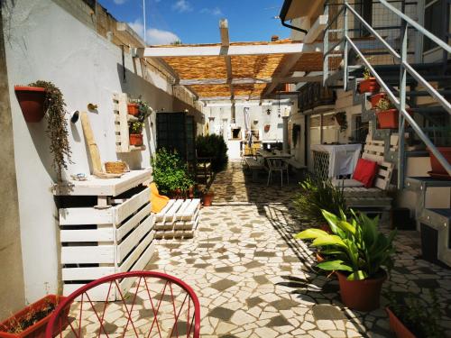 Hibryd: in centro, a due passi dal mare, Oristano (Foto 5)
