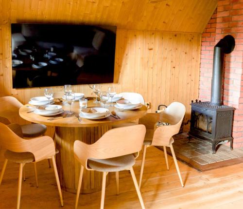 Chata s luxusním výhledem a bazénem (Chata s luxusnim vyhledem a bazenem) in 昆奇采波德翁德雷尼克姆