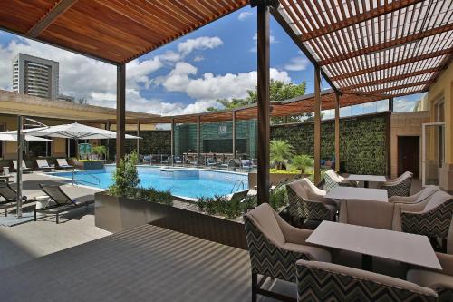 InterContinental Tegucigalpa at Multiplaza Mall by IHG - 수영장