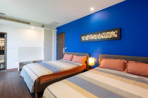 2 queen beds