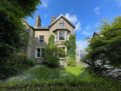 Montclair, Buxton