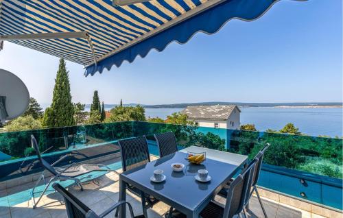 Úszómedence, 2 Bedroom Cozy Apartment In Dramalj in Dramalj