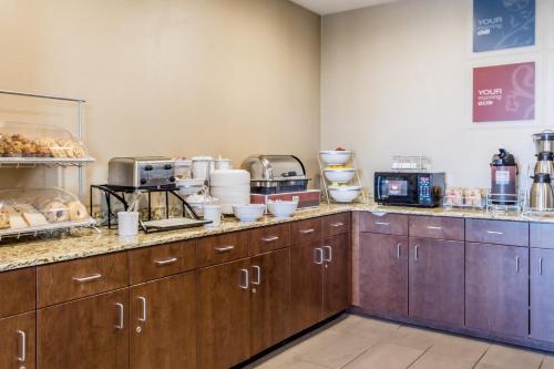 Comfort Inn & Suites Avera Southwest - image 9