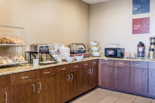 Comfort Inn & Suites Avera Southwest