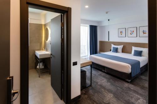 King Room image 2