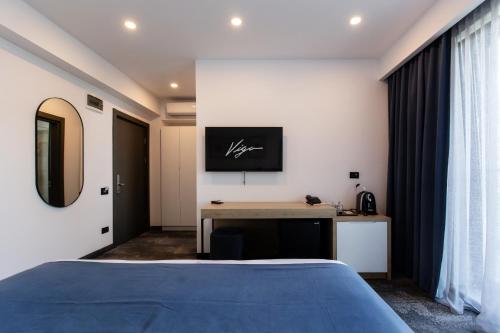 King Room image 3
