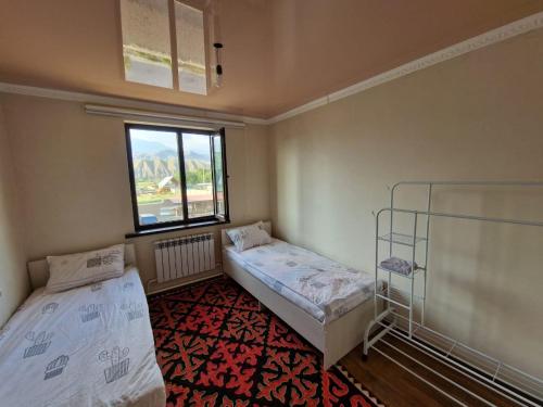 3 twin beds
