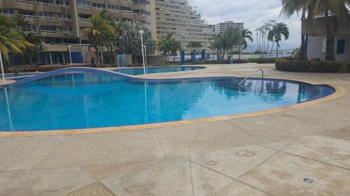 Ocean view apartment near the airport in 邁克蒂亞