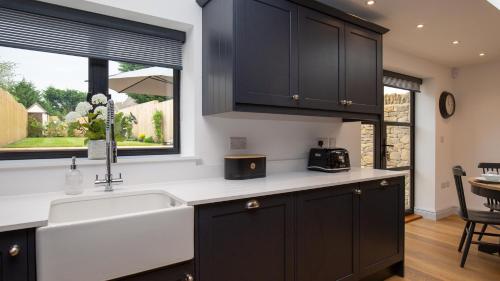 ห้องครัว, Primrose Cottage in ชิปปิ้ง ชามเด็น