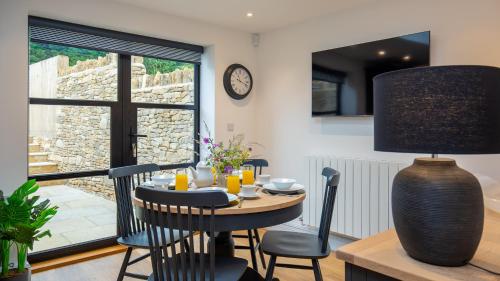 อาหารและเครื่องดื่ม, Primrose Cottage in ชิปปิ้ง ชามเด็น