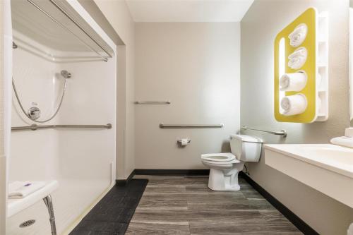 Queen Room - Disability Access - Roll in Shower