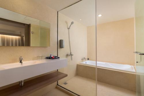 Junior Suite with Balcony image 3