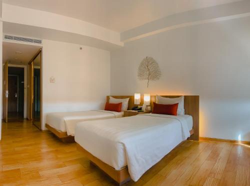 Superior Twin Room image 2