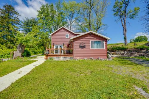 4 Mi to Dtwn Catskill: Mtn-View Home