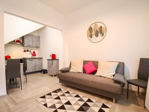 The Cozy Apartment - Wi-Fi, Smart TV, Free Parking in Massa E Cozzile