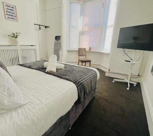 Standard King Room image 5