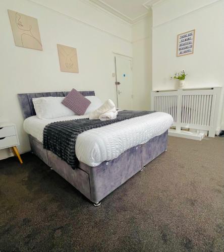 Standard King Room image 6