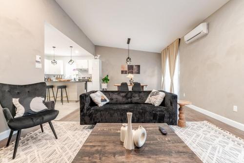 . Bohemian vibe 2 bedroom Free Parking Brand New
