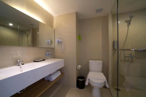 Large Twin Room image 3